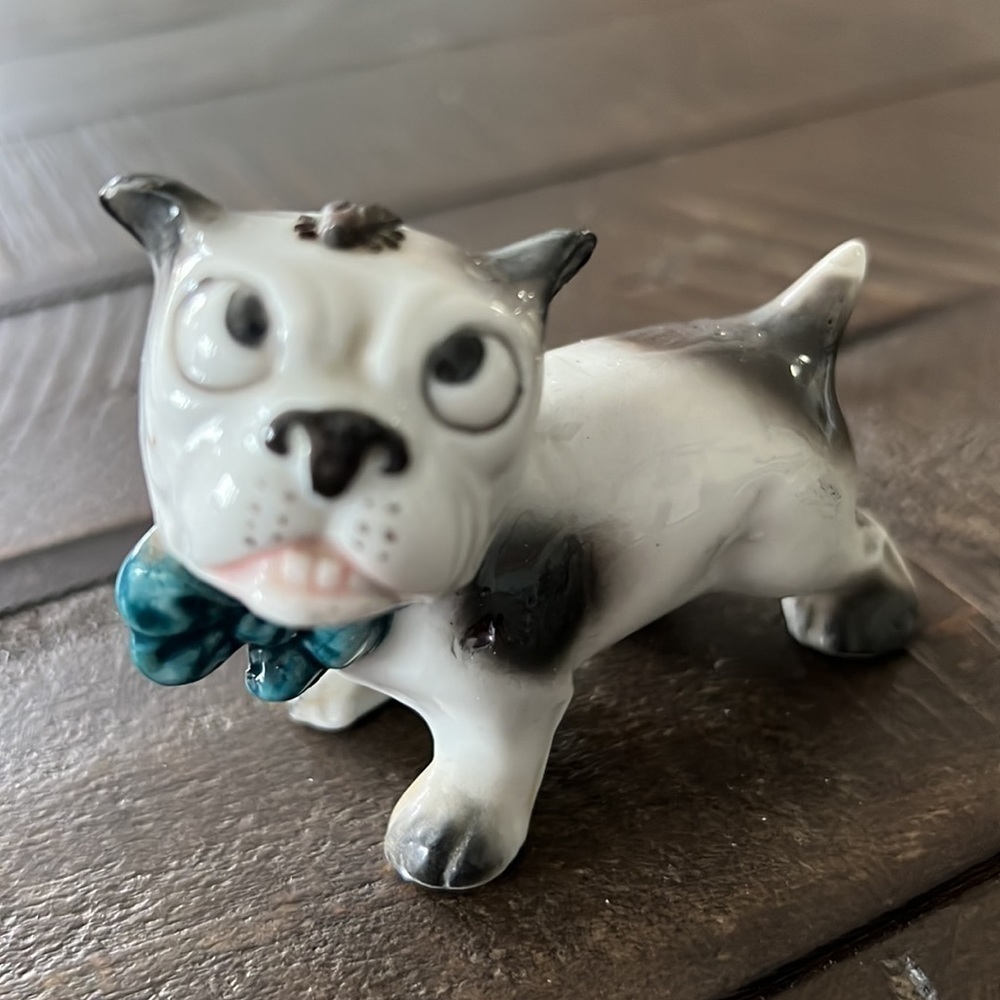 Vintage Google Eyed Bulldog with Bug on Head and Bow - Picture 6 of 7